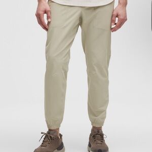 Lululemon | Men’s License to Train Jogger Shorter 27” Raw Linen